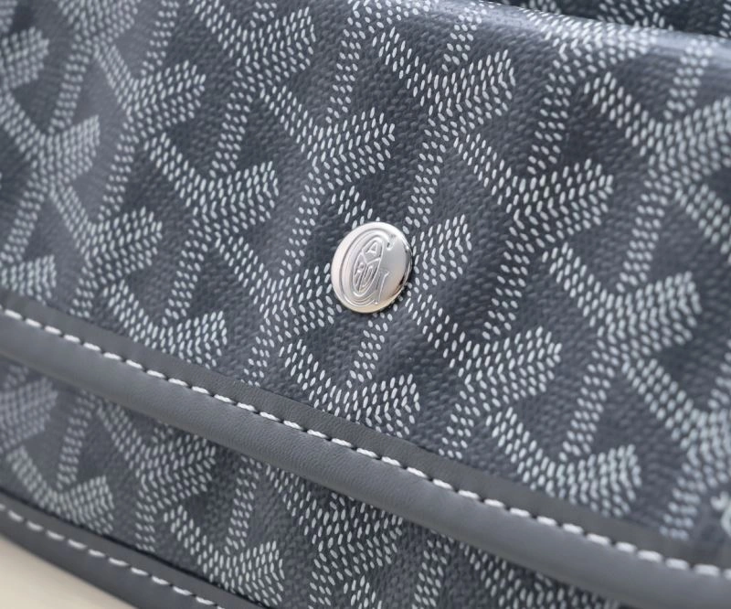 Sporty Goyard Shopping Bags 89182