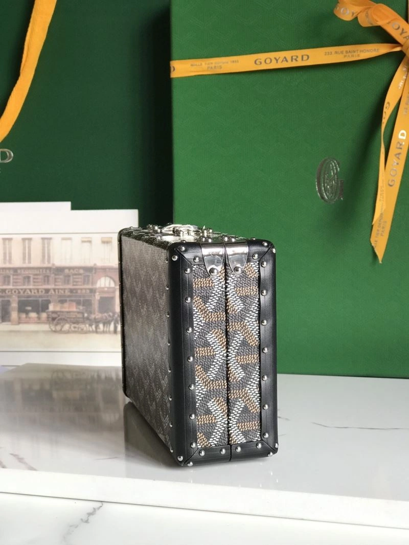 Lightweight Goyard Suitcase 58874