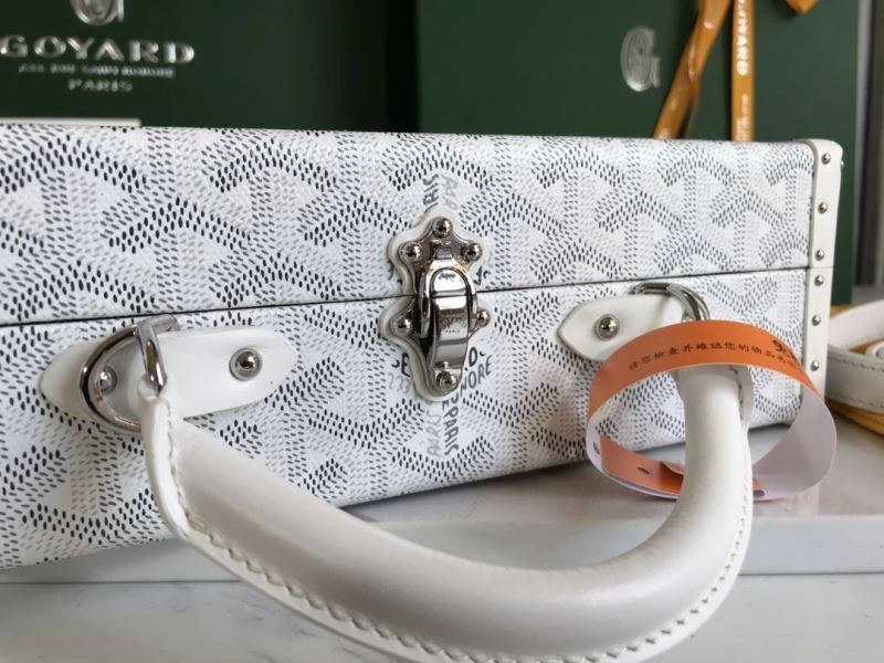 Snug Goyard Suitcase 58814