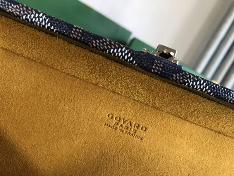 Goyard Suitcase Sleek 58804