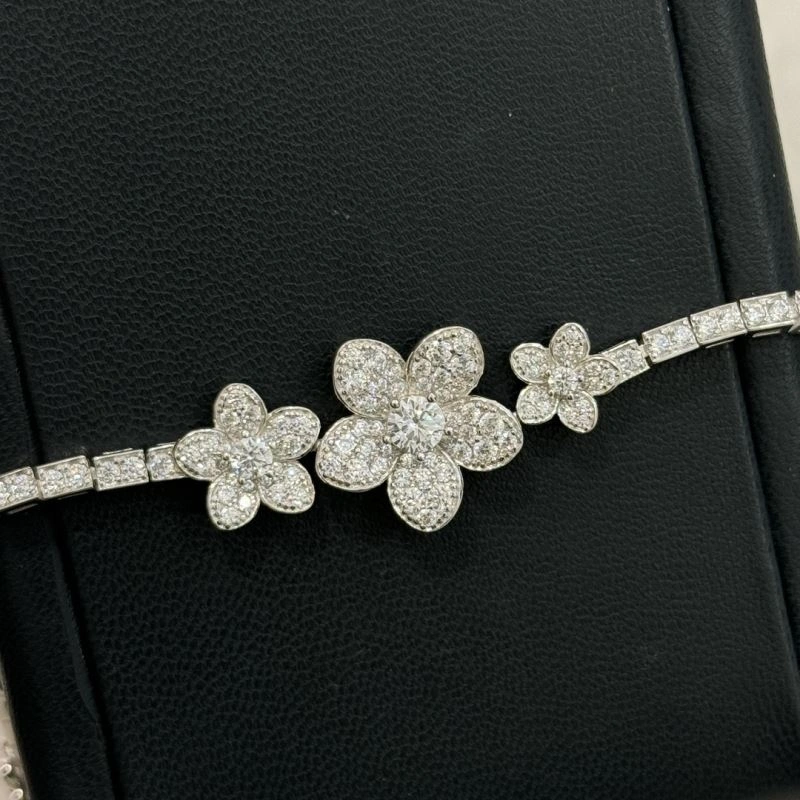 Graff Bracelets TopPick 214234