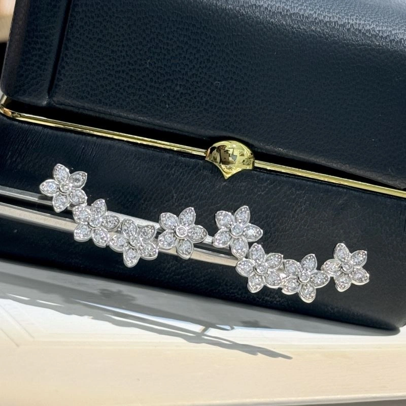Graff Earrings Vibrant 213936