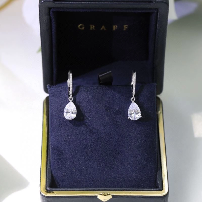 Trendsetting Graff Earrings 211217