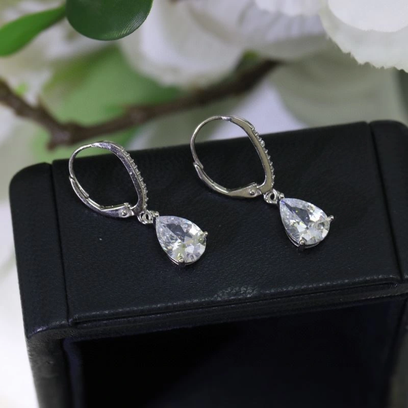 Trendsetting Graff Earrings 211217