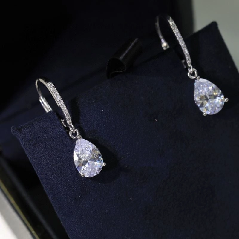 Trendsetting Graff Earrings 211217
