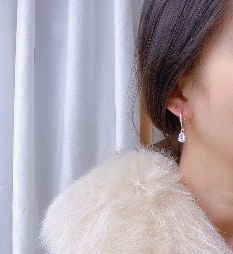 Trendsetting Graff Earrings 211217
