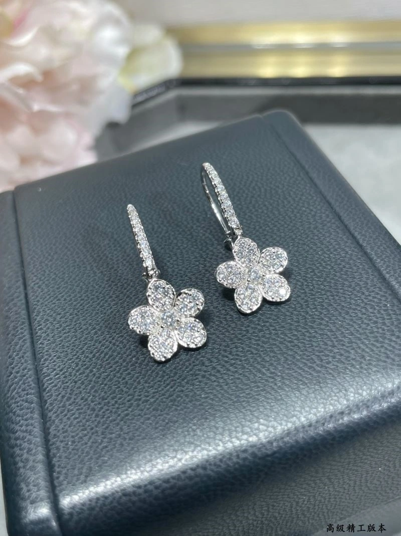 Graff Earrings Functional 210681