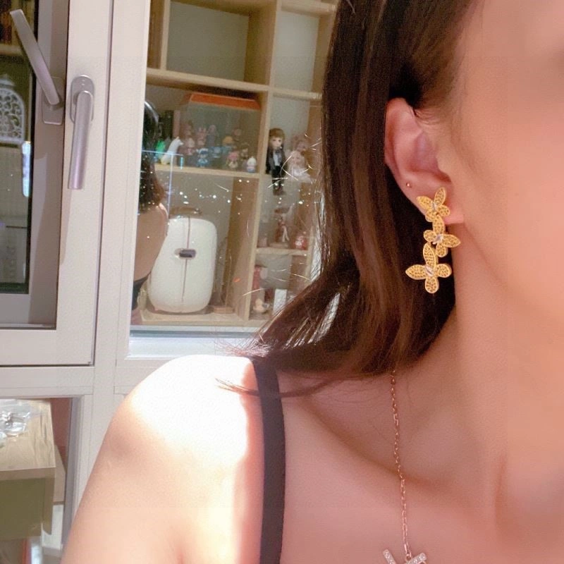 Graff Earrings Lightweight 210660