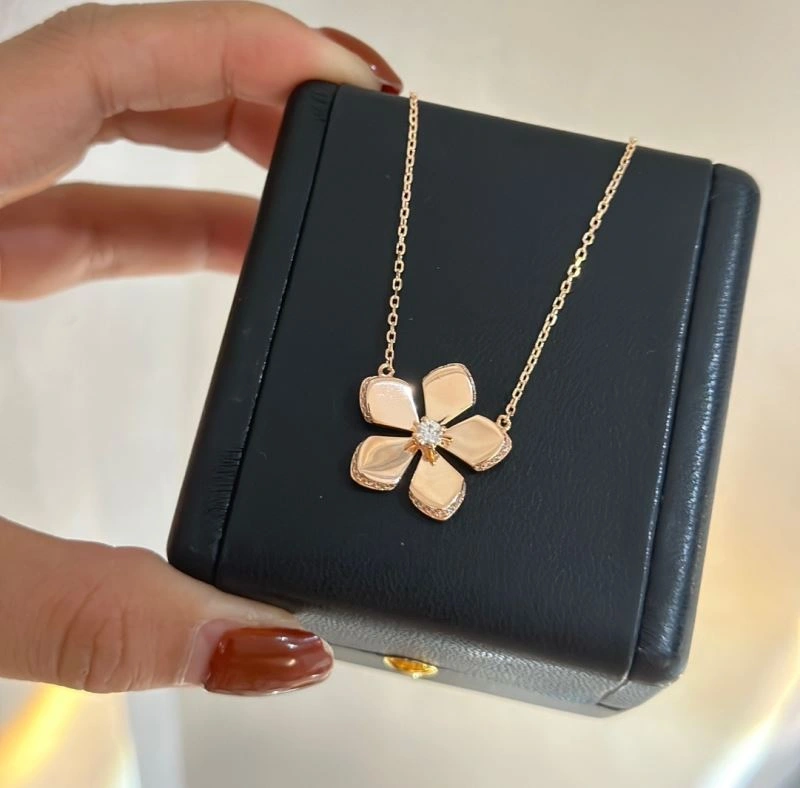 Graff Necklaces Lightweight 213472