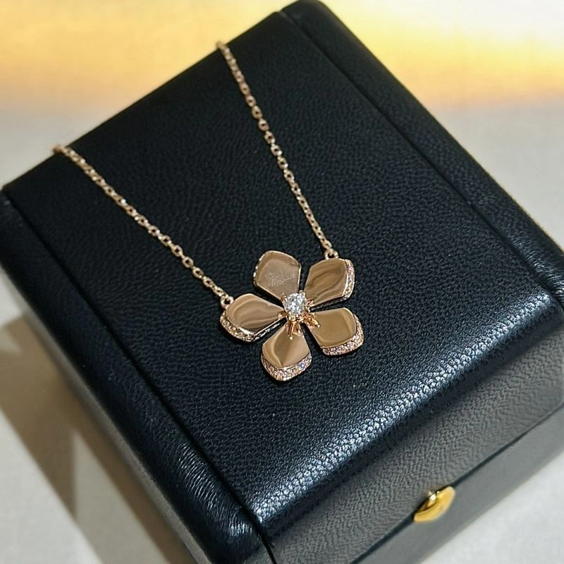 Graff Necklaces Lightweight 213472