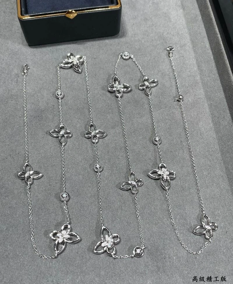 Supportive Graff Necklaces 212019