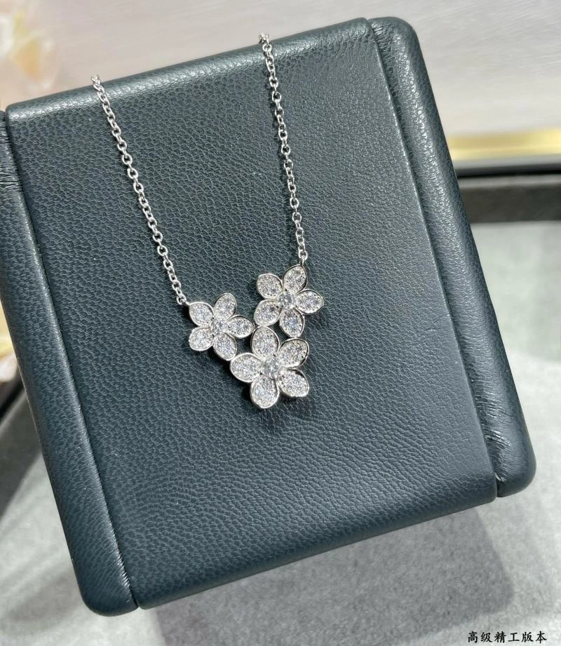 NewStyle Graff Necklaces 212010