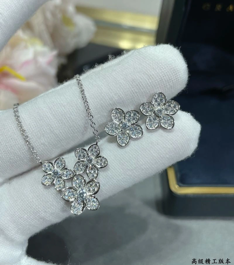 NewStyle Graff Necklaces 212010