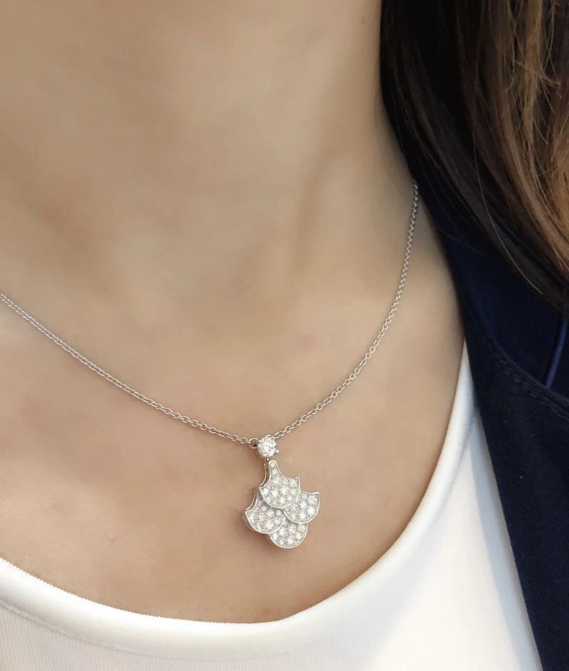 Sleek Graff Necklaces 210662