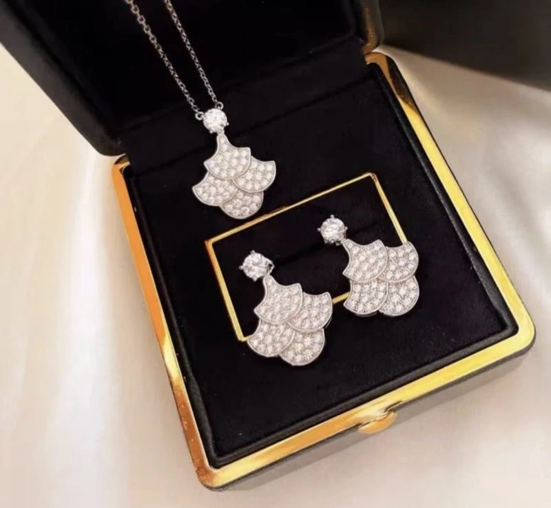 Sleek Graff Necklaces 210662