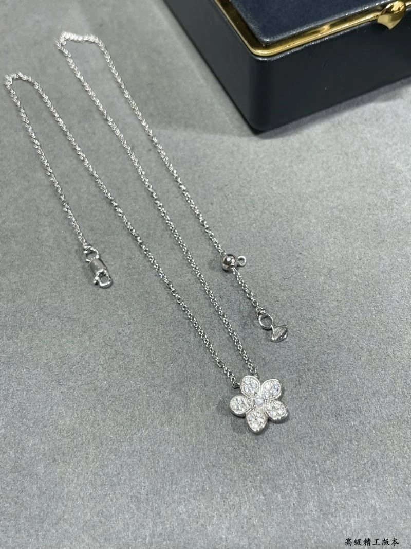 Graff Necklaces UrbanStyle 210673