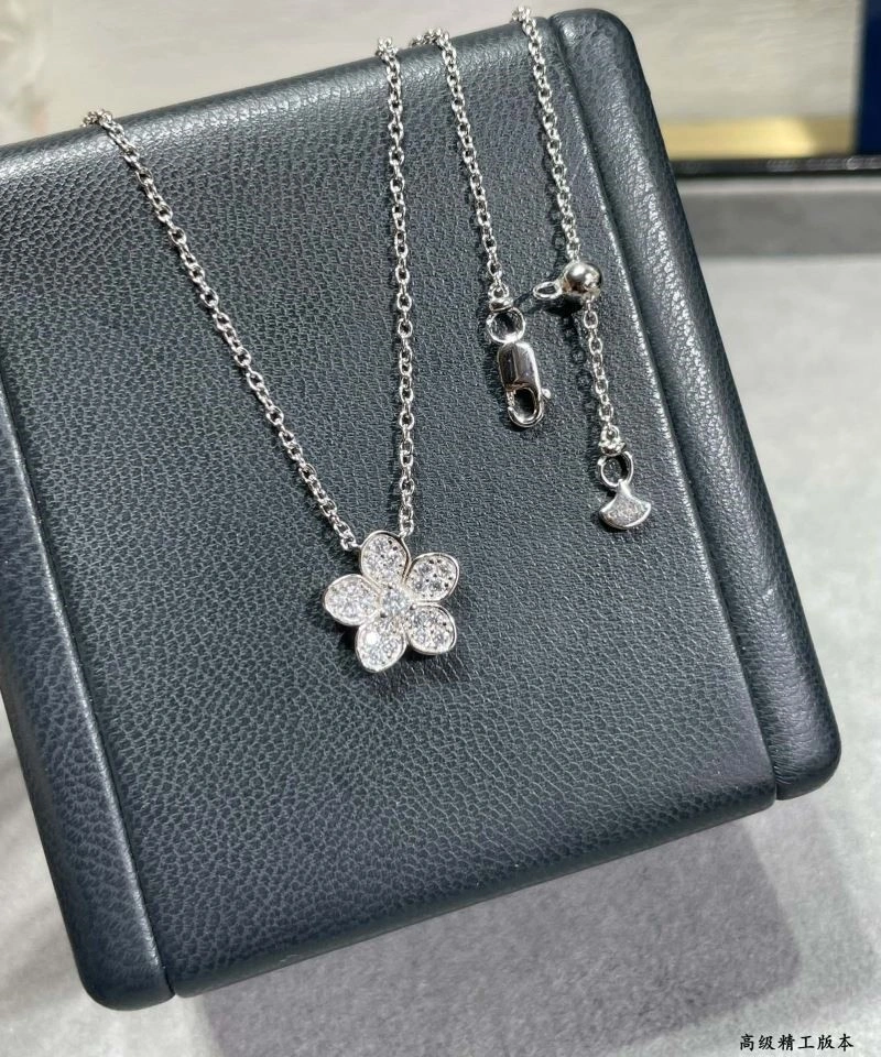 Graff Necklaces UrbanStyle 210673