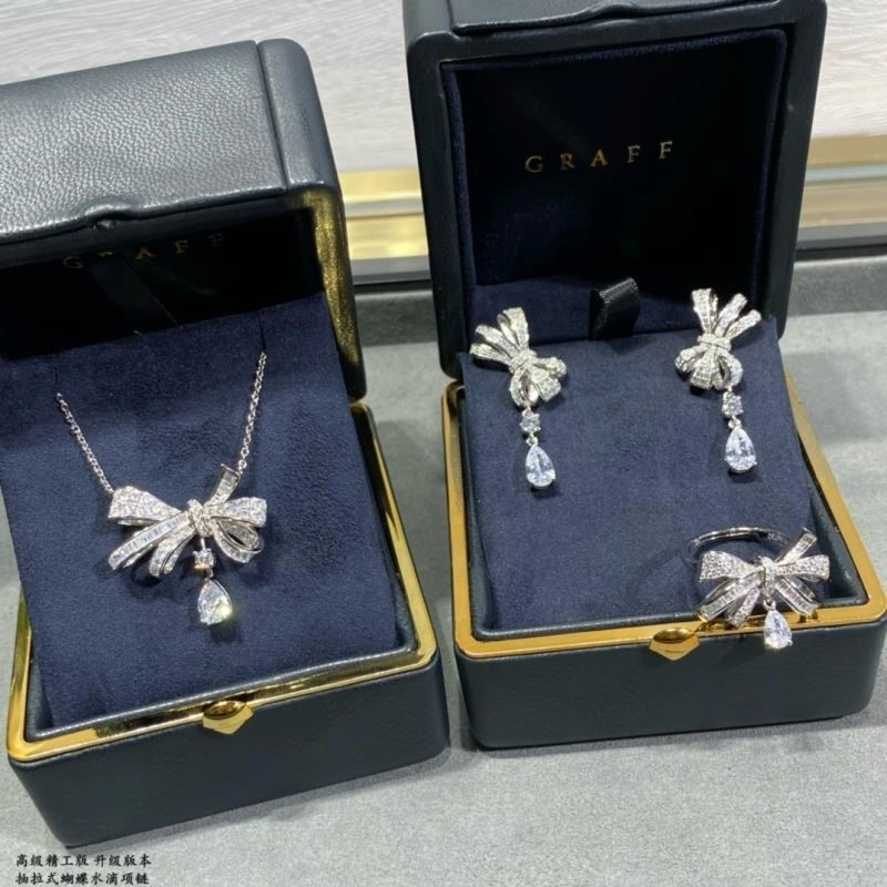 Minimalist Graff Necklaces 210649