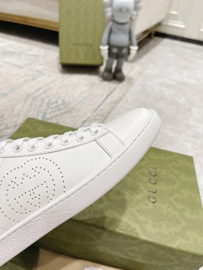 Trendsetting Gucci ACE Shoes 24558
