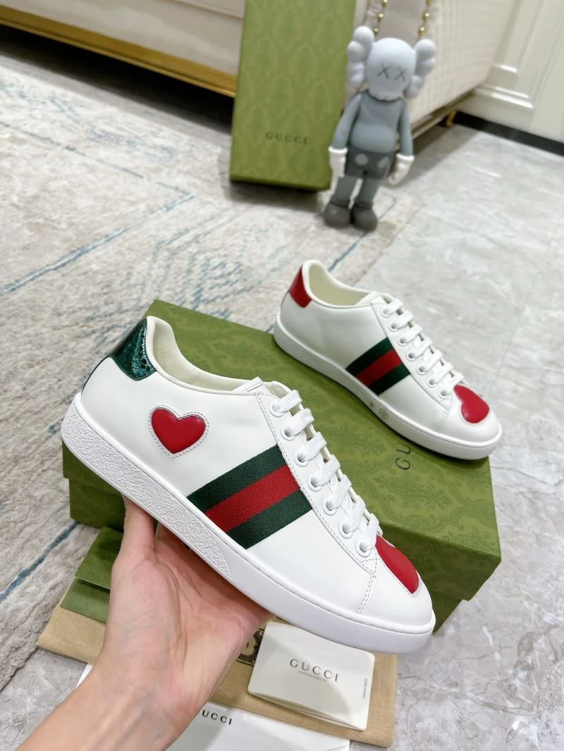 Minimalist Gucci ACE Shoes 24550