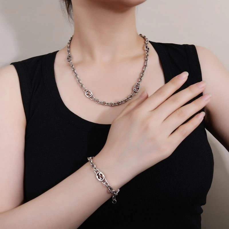 Snug Gucci Bracelets 246376