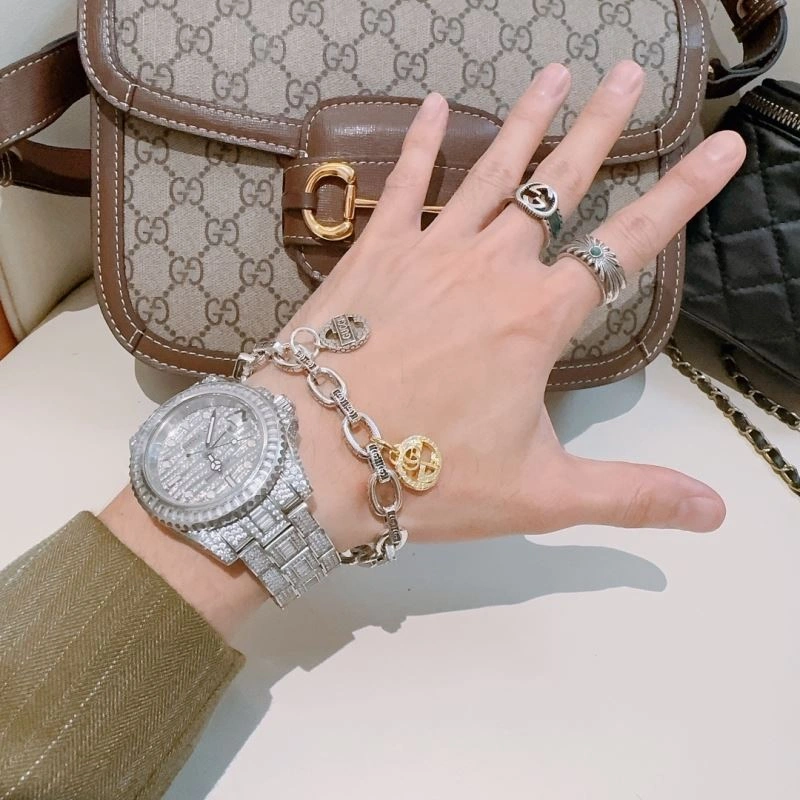 Snug Gucci Bracelets 246262