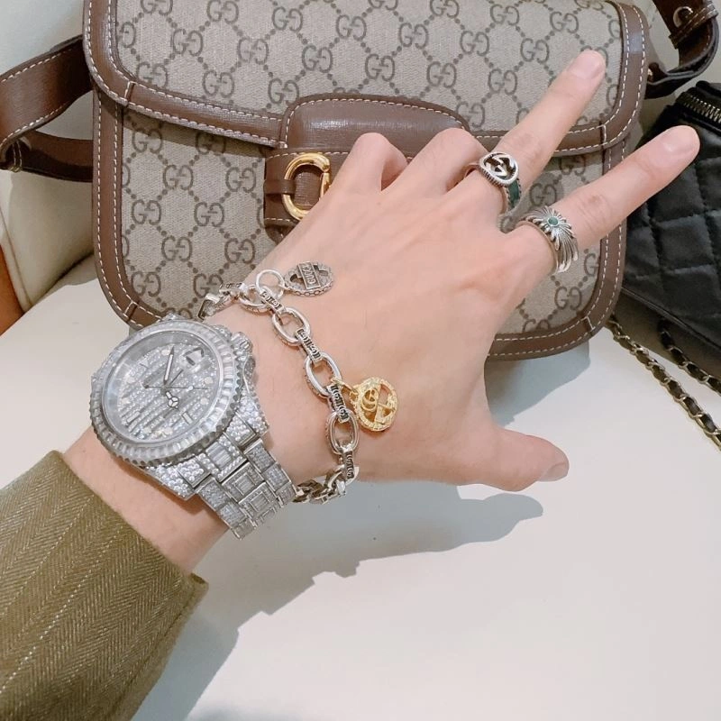 Snug Gucci Bracelets 246262