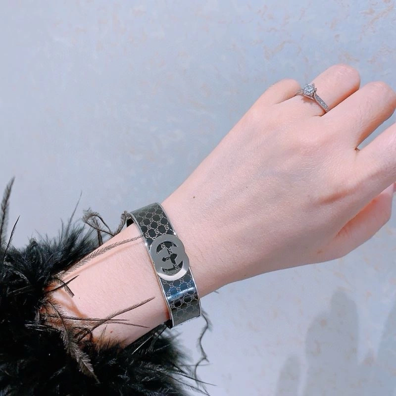 Flexible Gucci Bracelets 245675