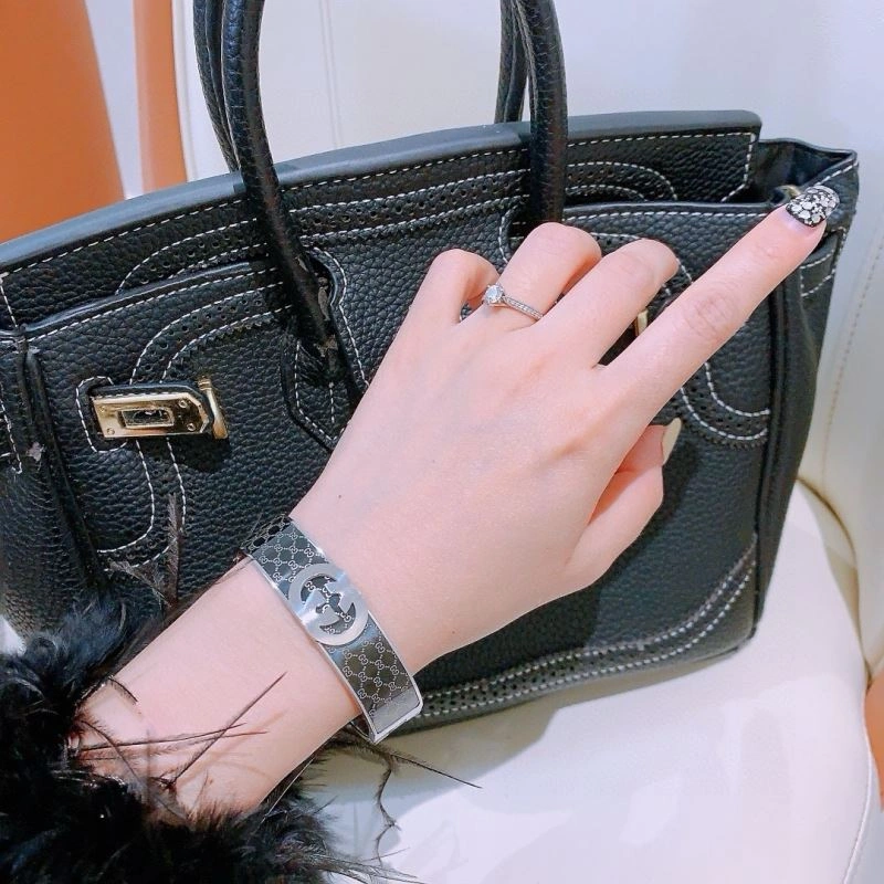 Flexible Gucci Bracelets 245675