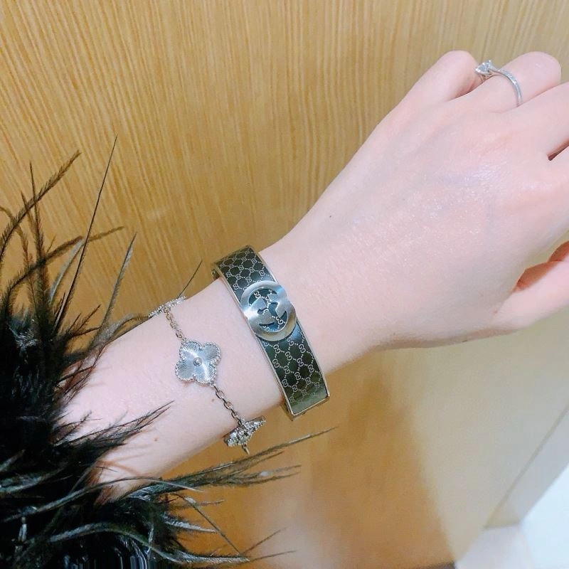 Flexible Gucci Bracelets 245675