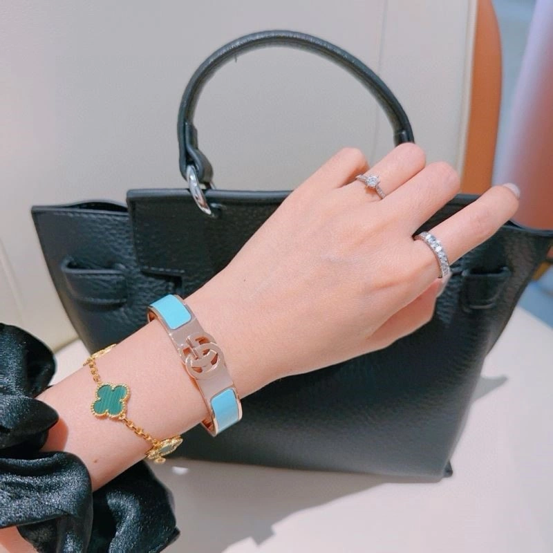 SmoothTexture Gucci Bracelets 244606