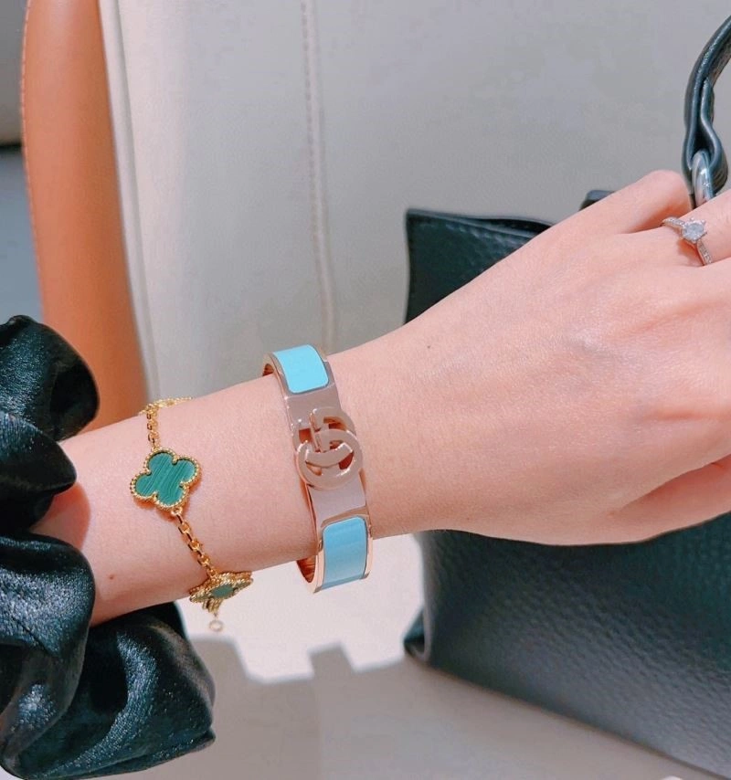 SmoothTexture Gucci Bracelets 244606