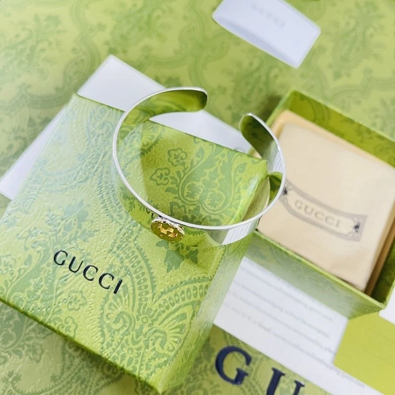 Comfortable Gucci Bracelets 244395