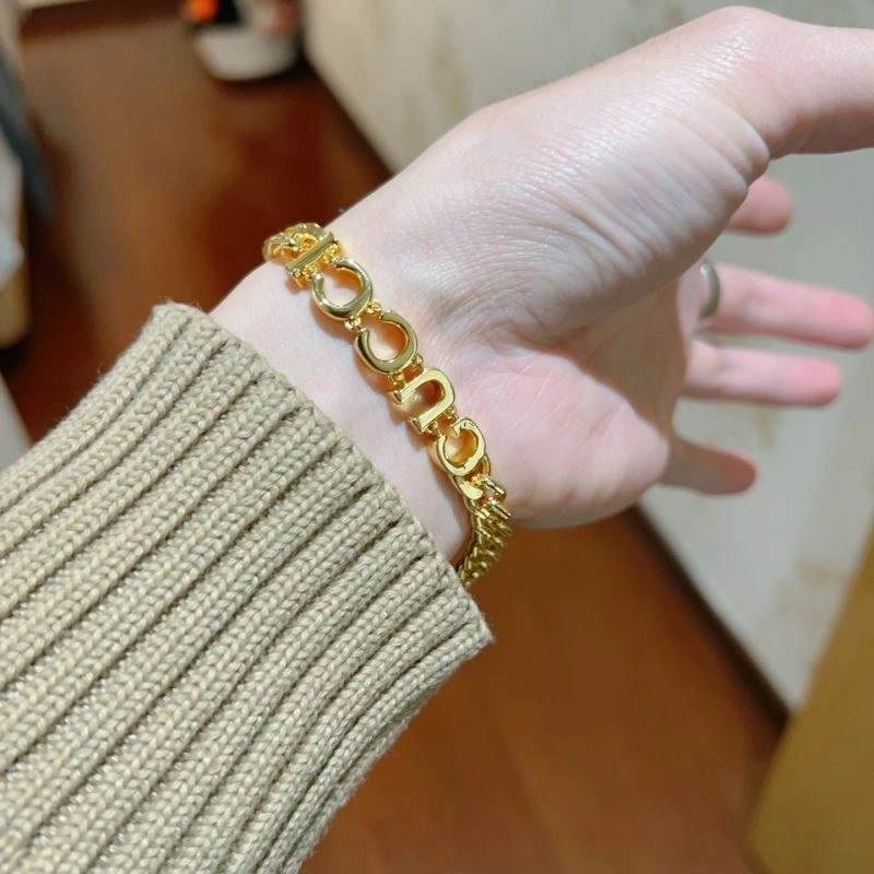 Sporty Gucci Bracelets 244359