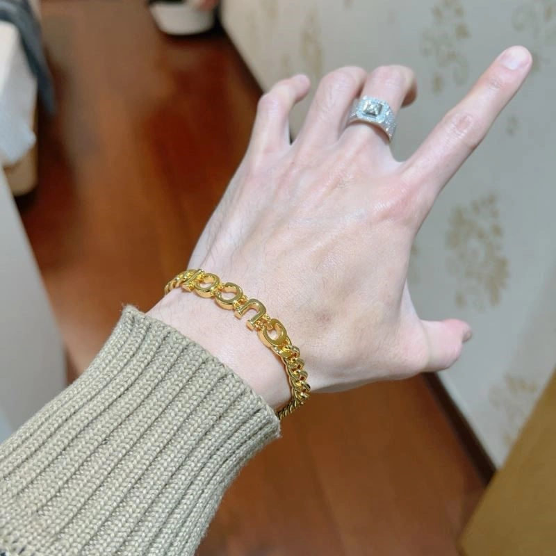 Sporty Gucci Bracelets 244359