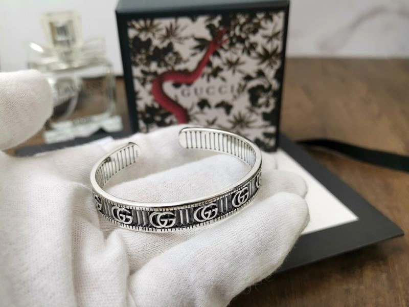 Versatile Gucci Bracelets 243899