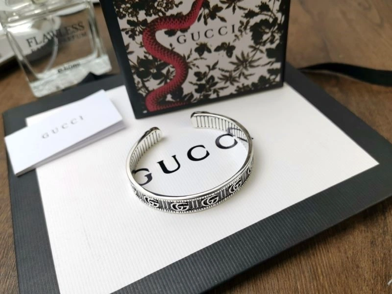 Versatile Gucci Bracelets 243899