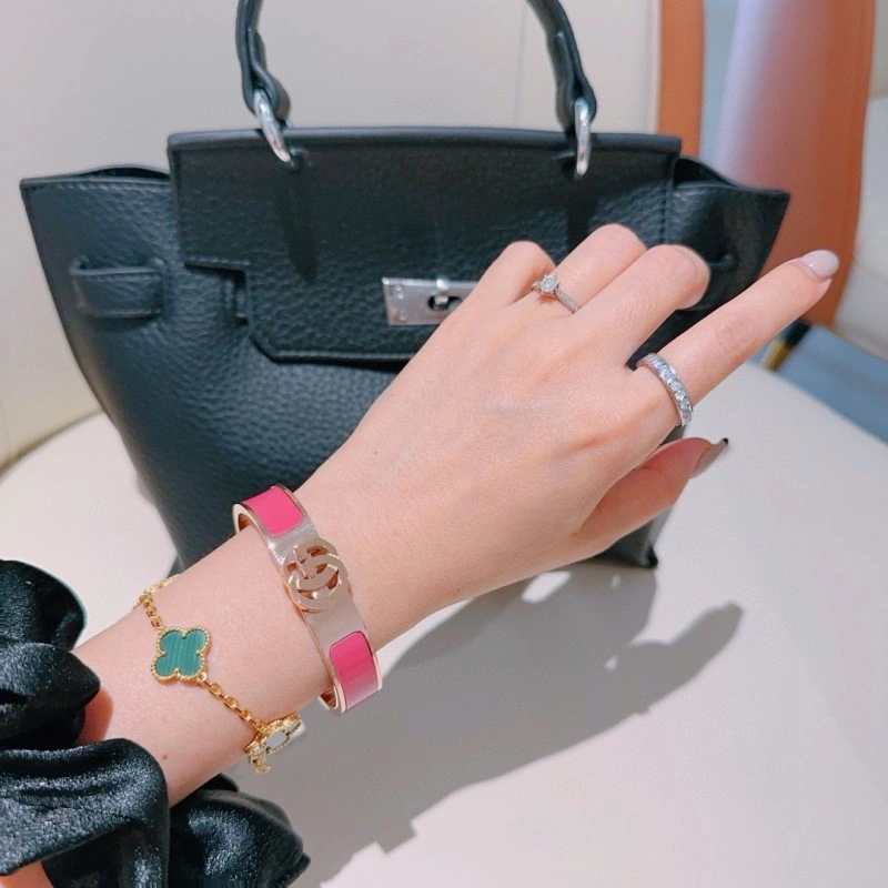 Resilient Gucci Bracelets 243769