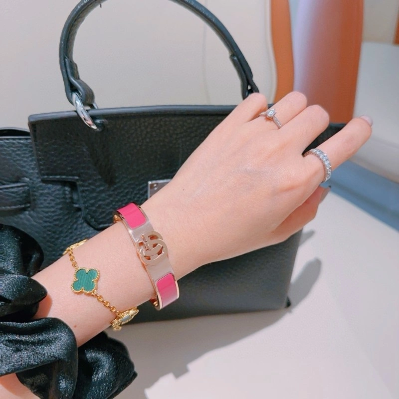 Resilient Gucci Bracelets 243769