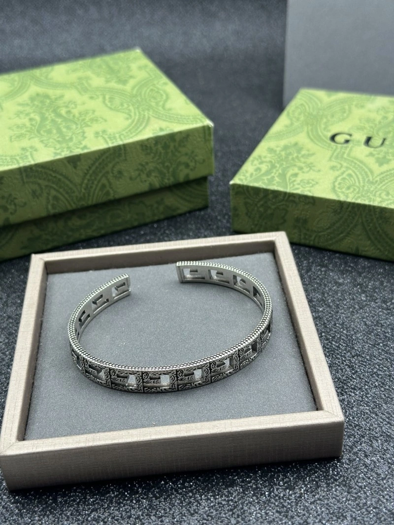 Vibrant Gucci Bracelets 243427