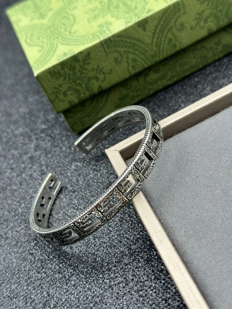 Vibrant Gucci Bracelets 243427