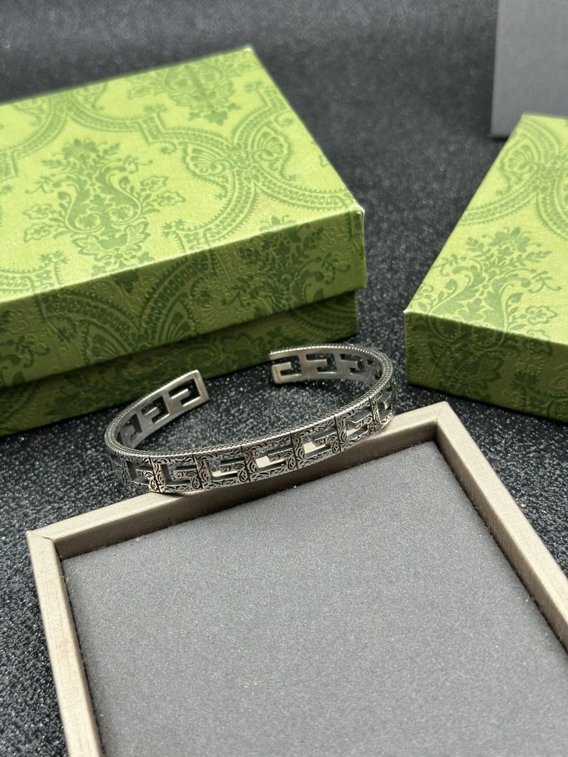 Vibrant Gucci Bracelets 243427