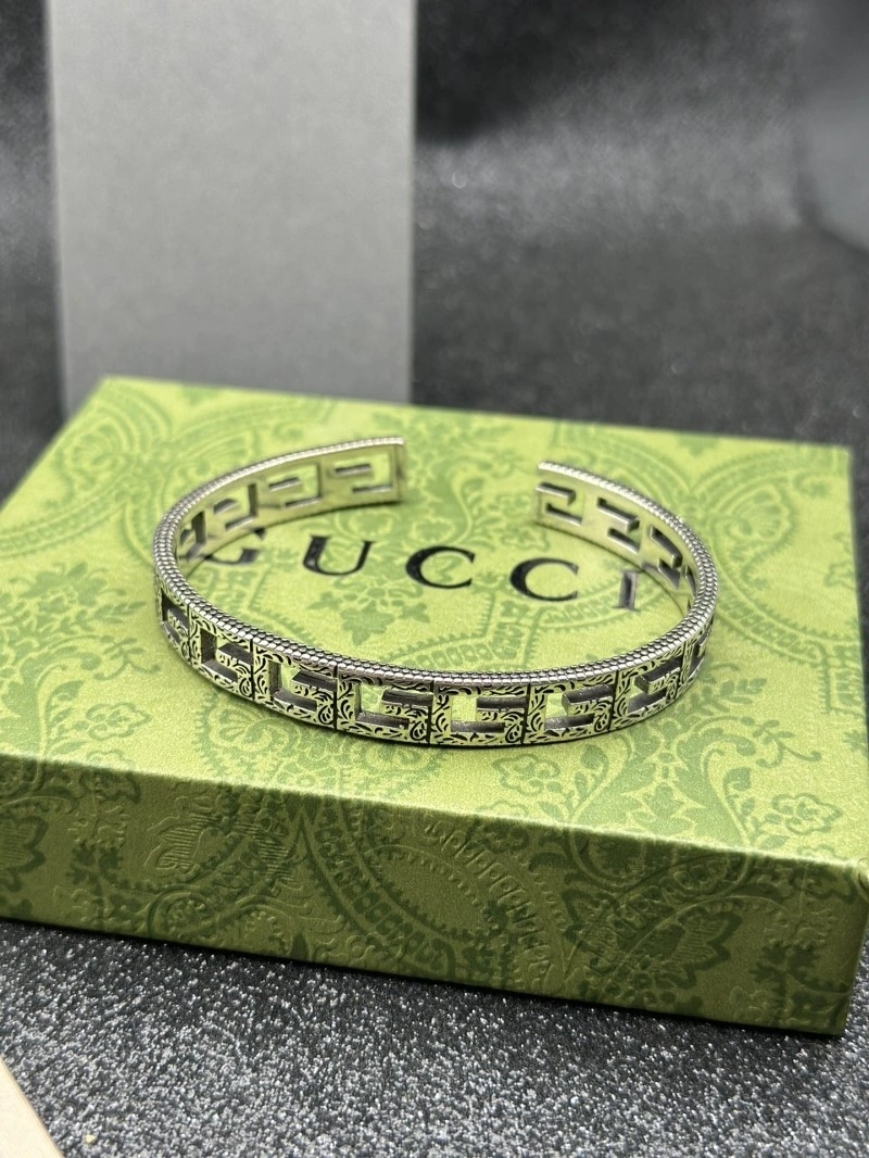 Vibrant Gucci Bracelets 243427