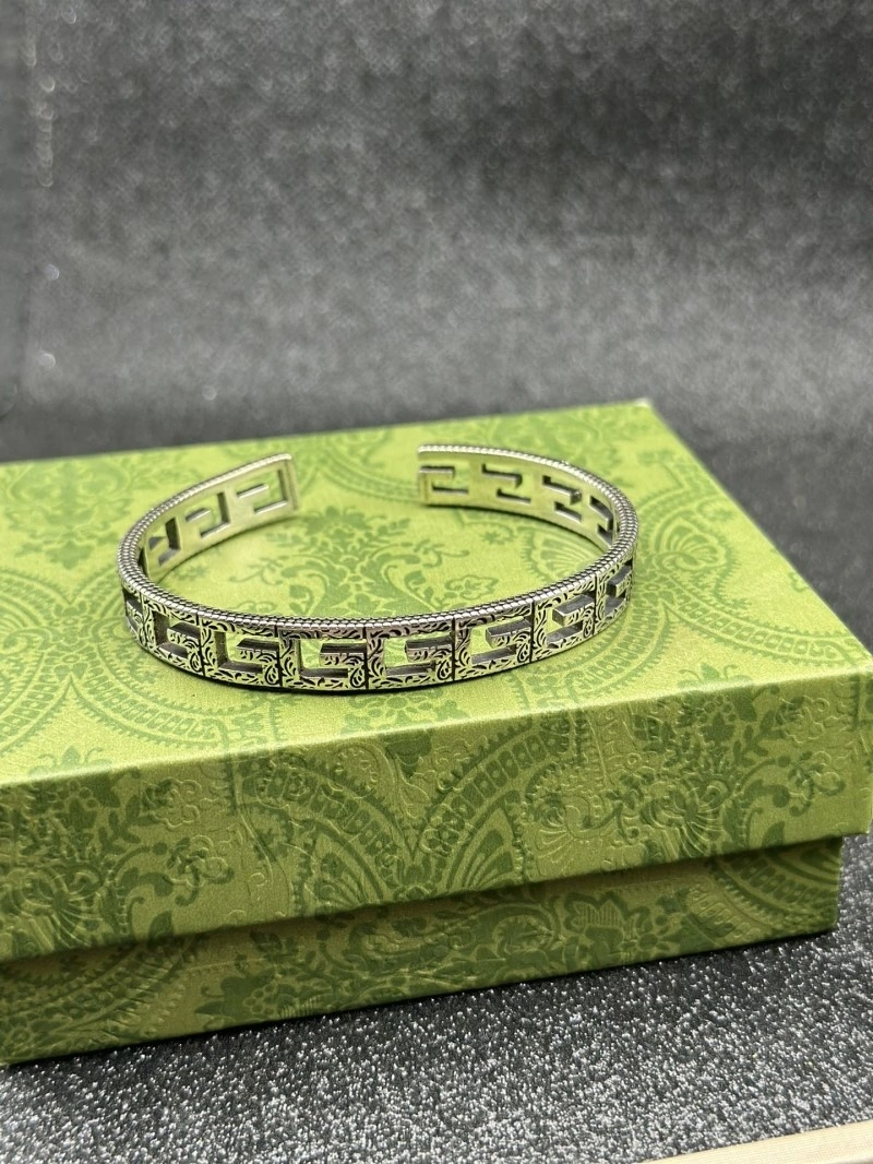 Vibrant Gucci Bracelets 243427