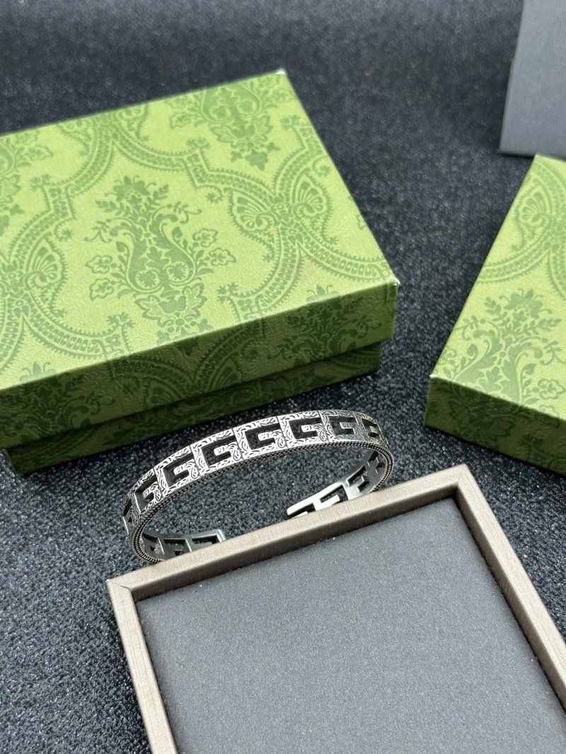 Vibrant Gucci Bracelets 243427