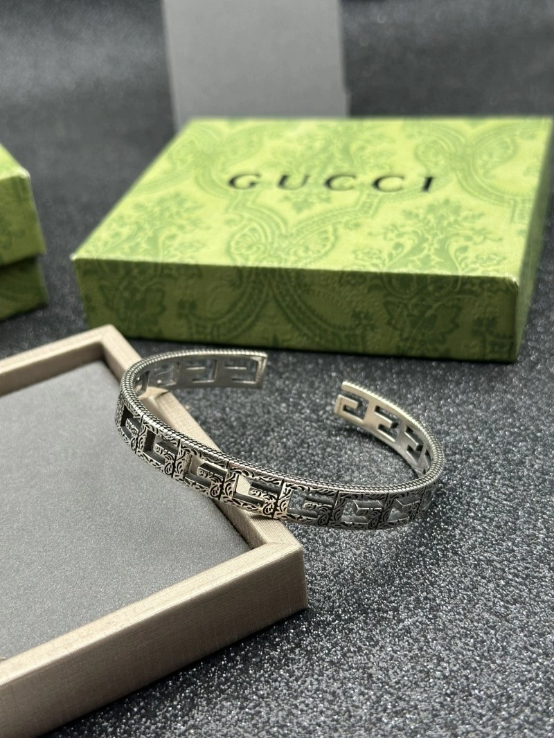 Vibrant Gucci Bracelets 243427