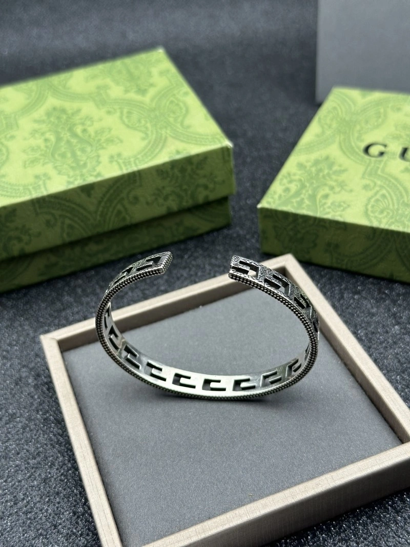 Vibrant Gucci Bracelets 243427