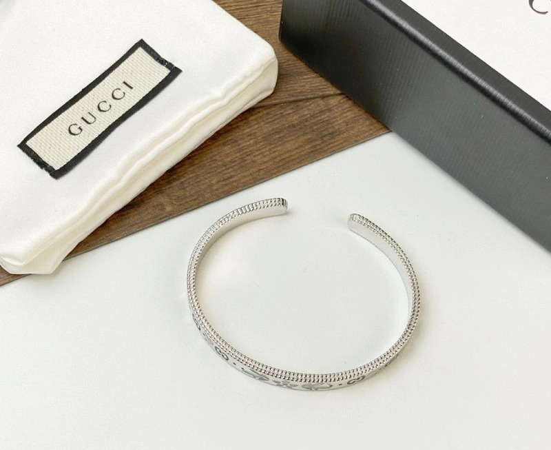 Gucci Bracelets UrbanChic 243331