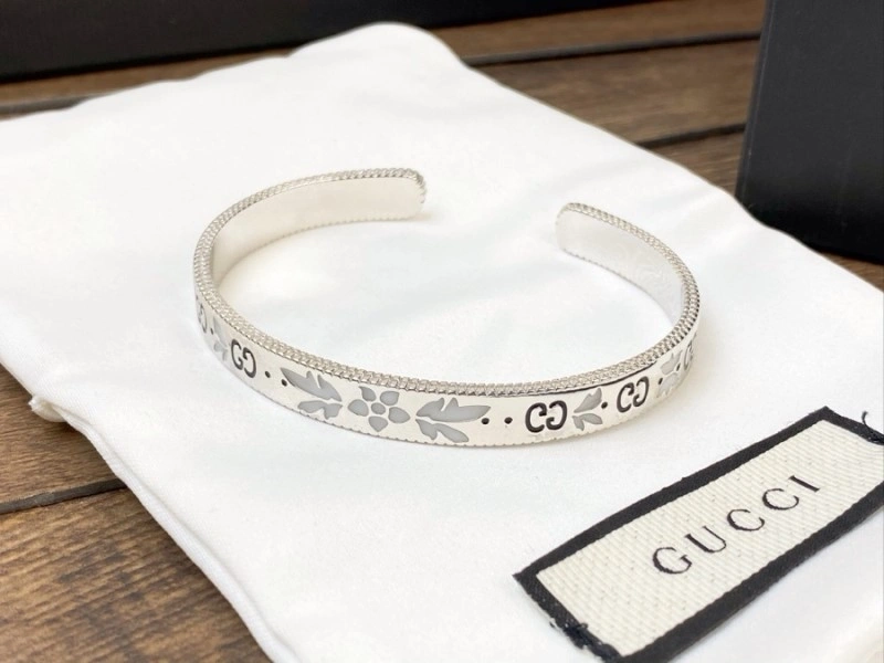 Gucci Bracelets UrbanChic 243331