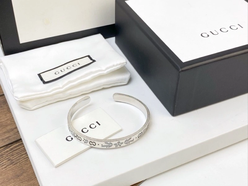 Gucci Bracelets UrbanChic 243331